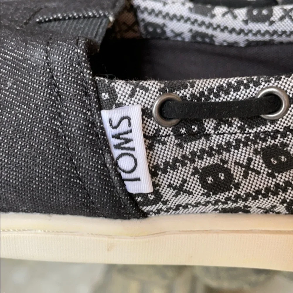 TOMS Black Denim Shoes Skull & Cross Bones Youth Unisex Slip-Ons Sz 2
